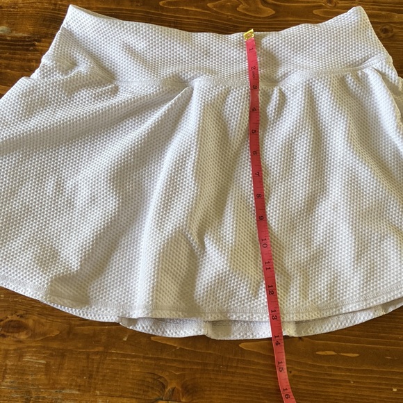 KYODAN Tennis Skirt! Lined and has shorts underneath. Worn, in good condition! - Picture 7 of 7